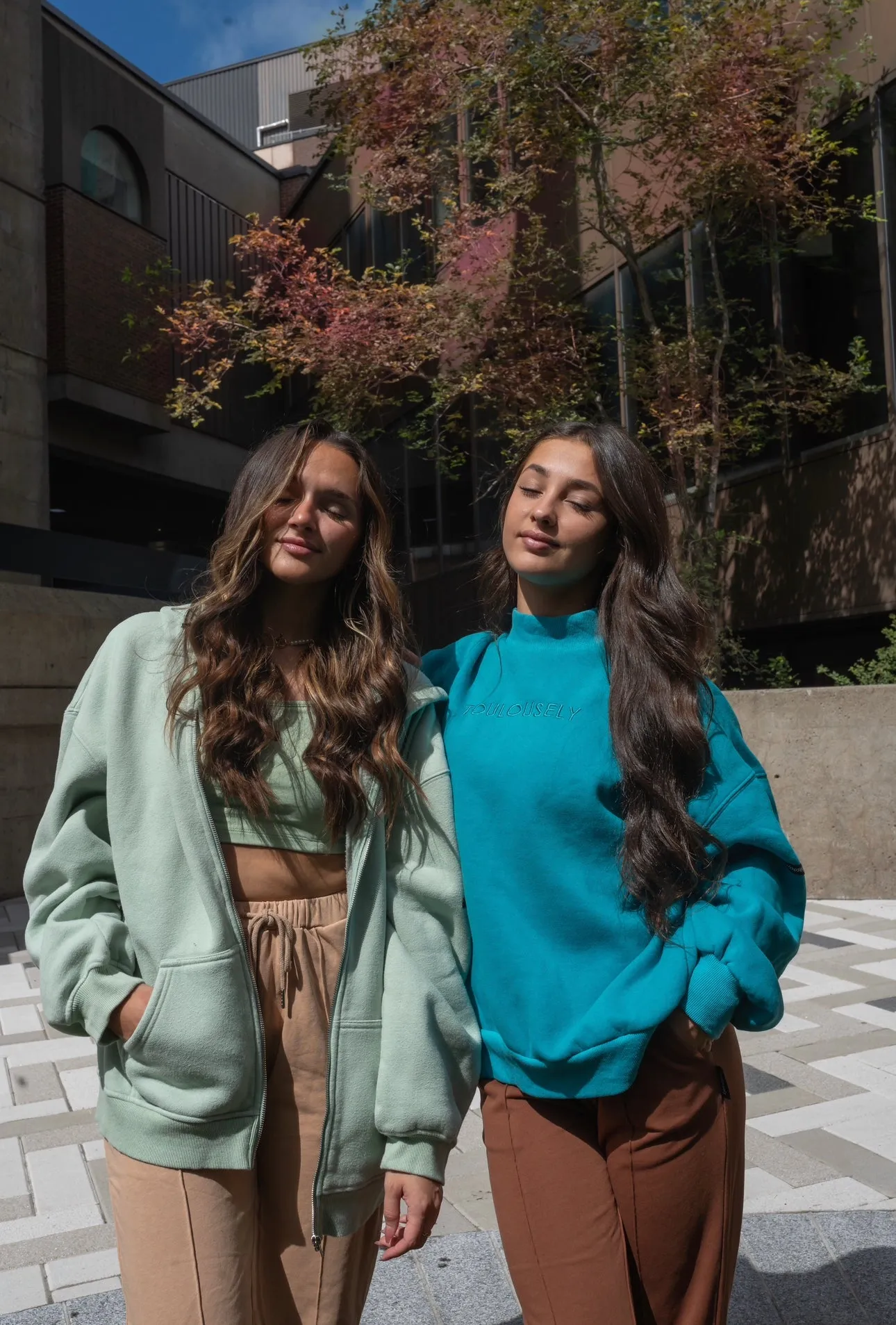 BLUE NECK SWEATSHIRTS