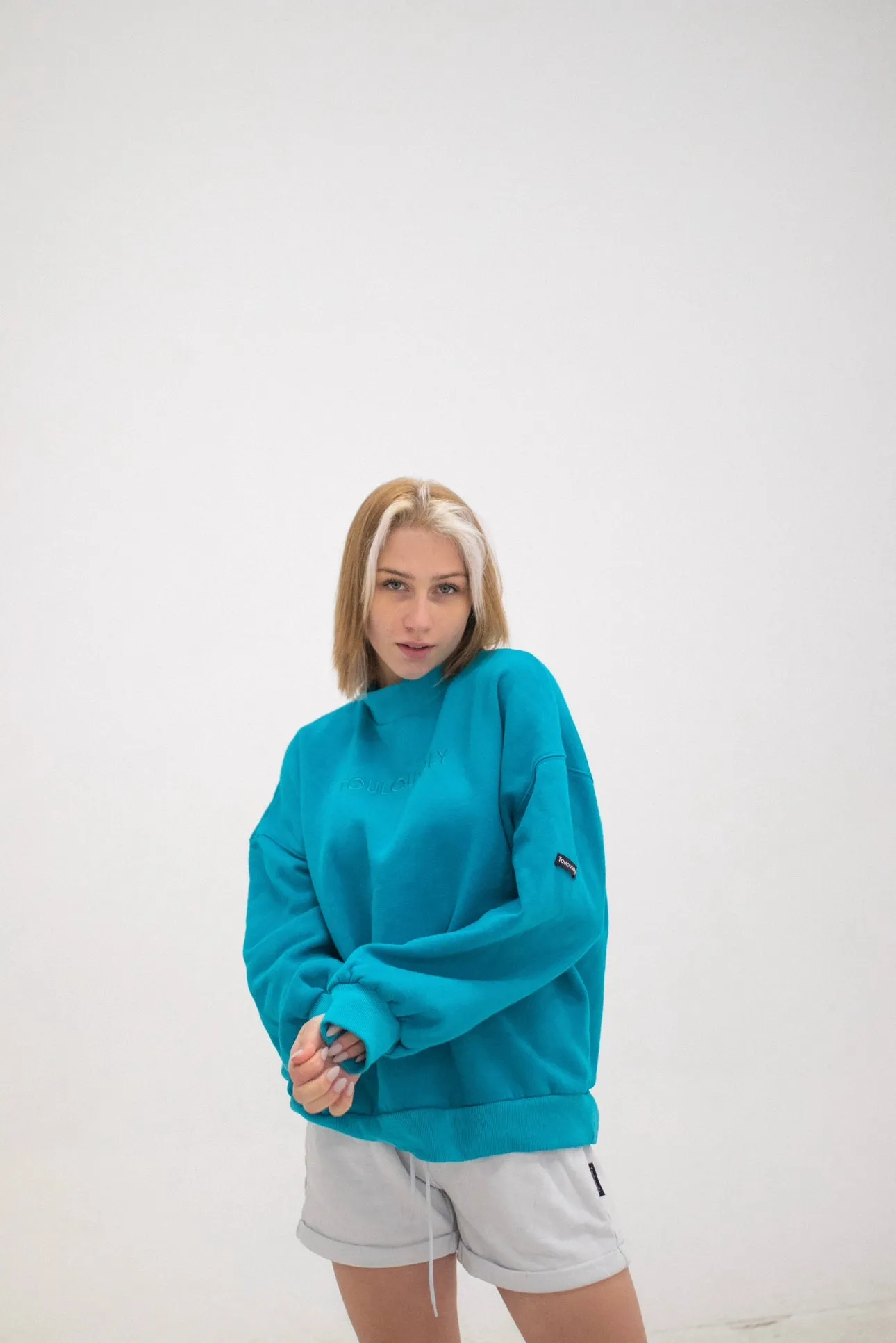 BLUE NECK SWEATSHIRTS