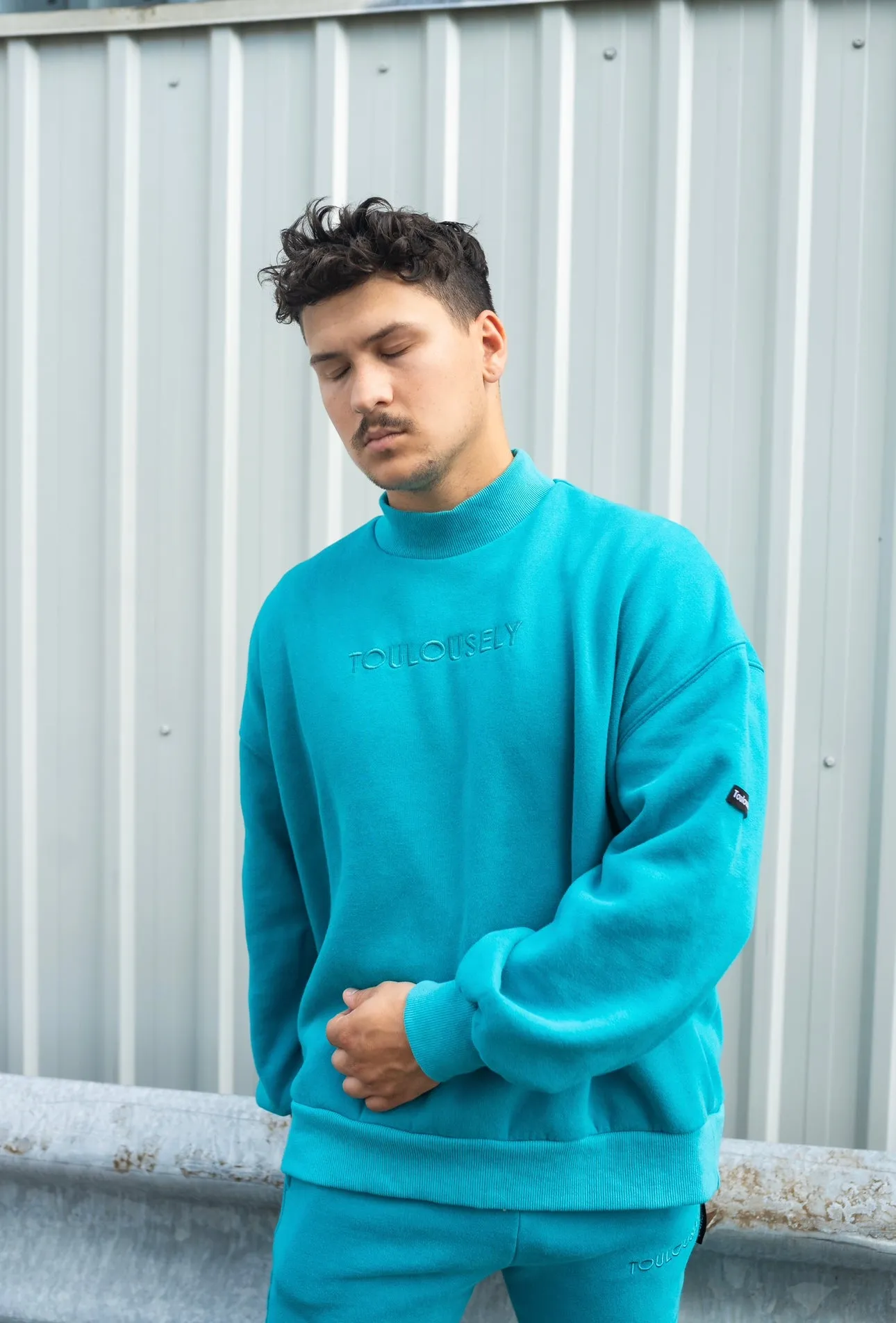 BLUE NECK SWEATSHIRTS