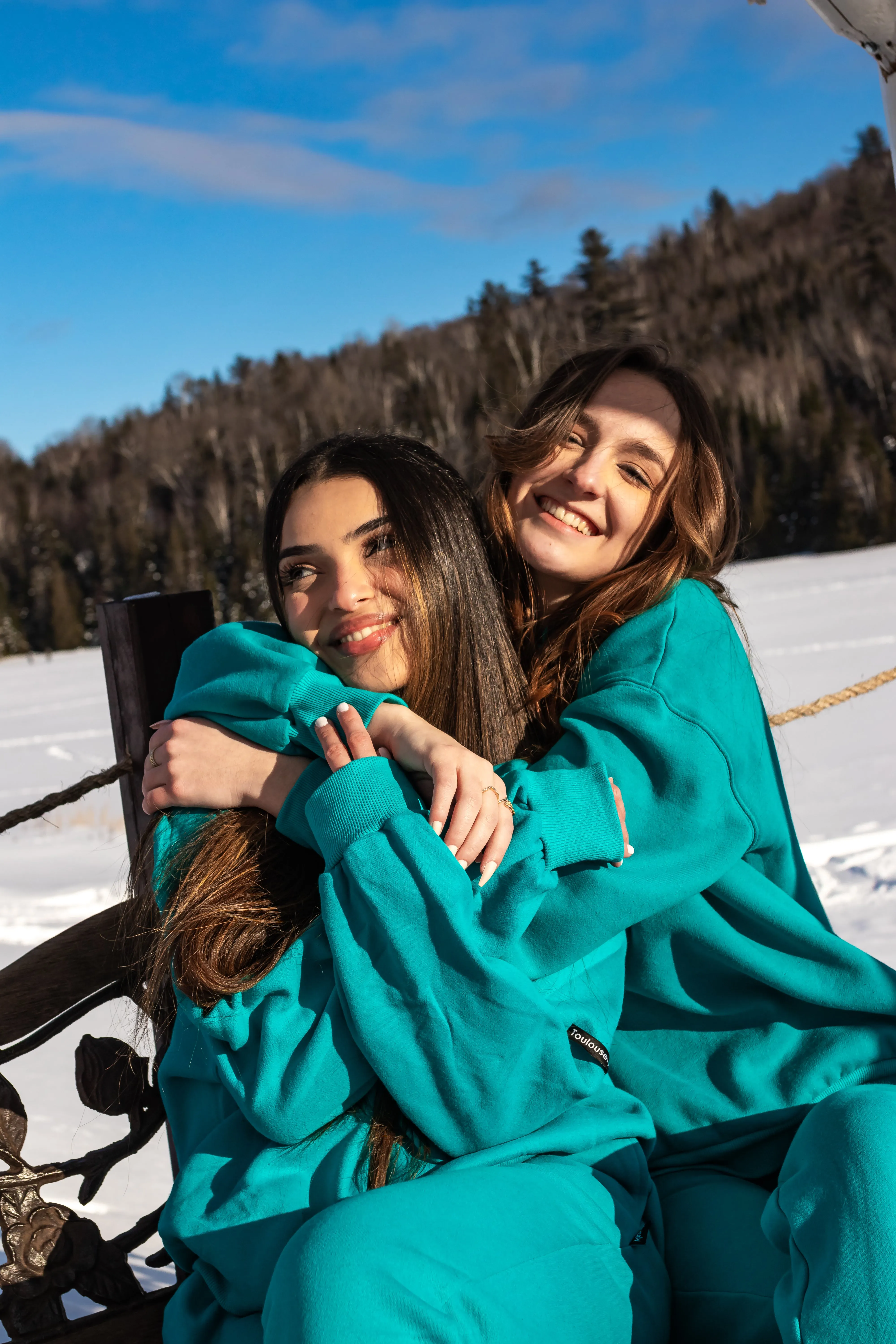 BLUE NECK SWEATSHIRTS