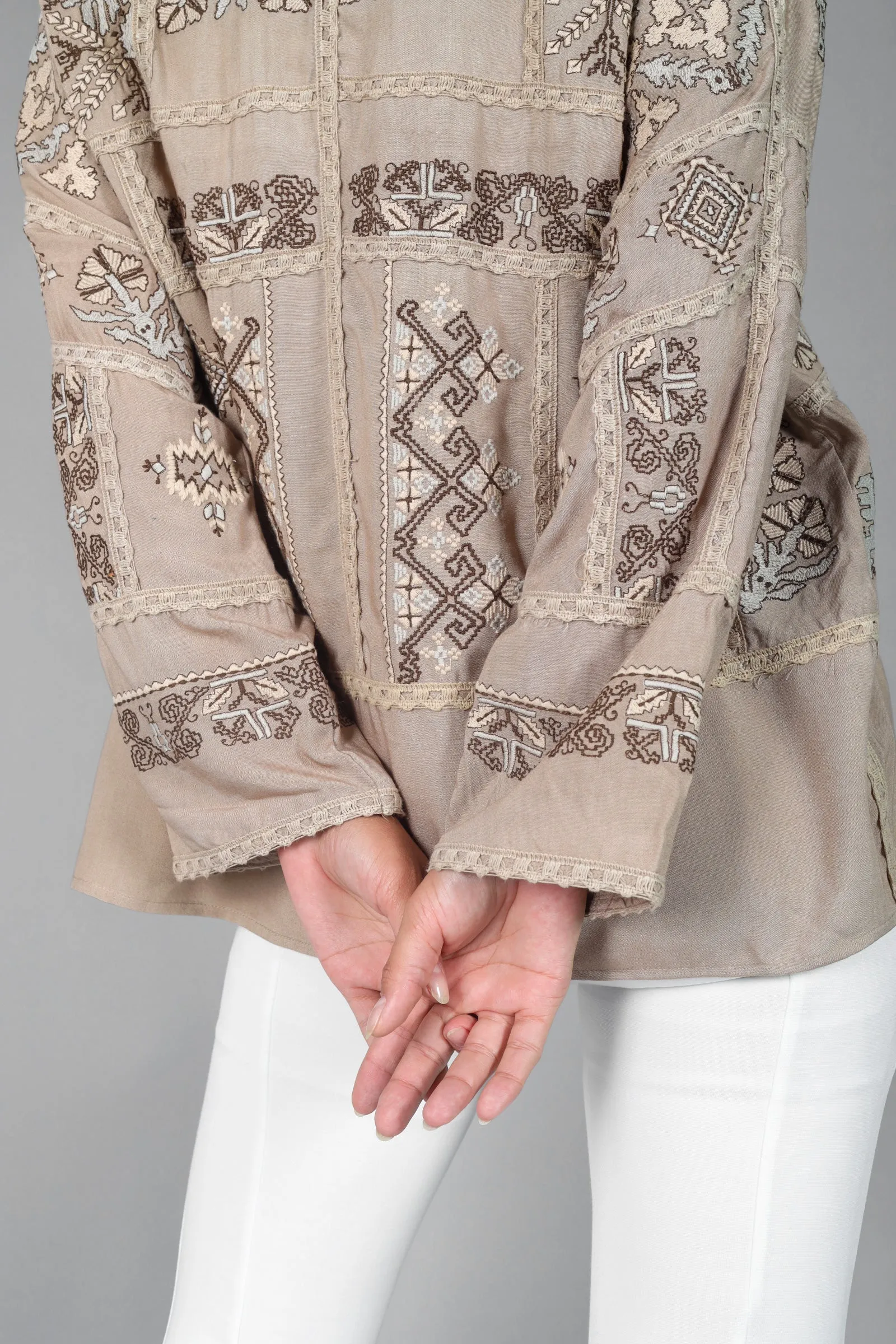 Cintia Embroidered Kimono/Shrug