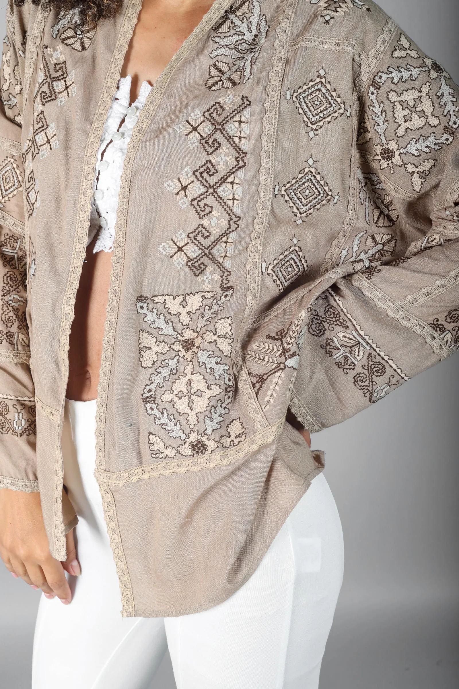 Cintia Embroidered Kimono/Shrug