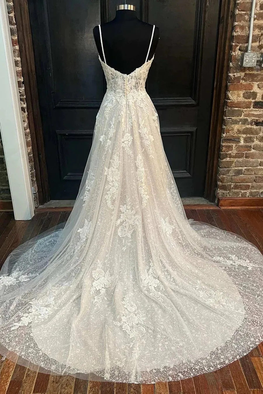 Elegant A line Lace Wedding Dress