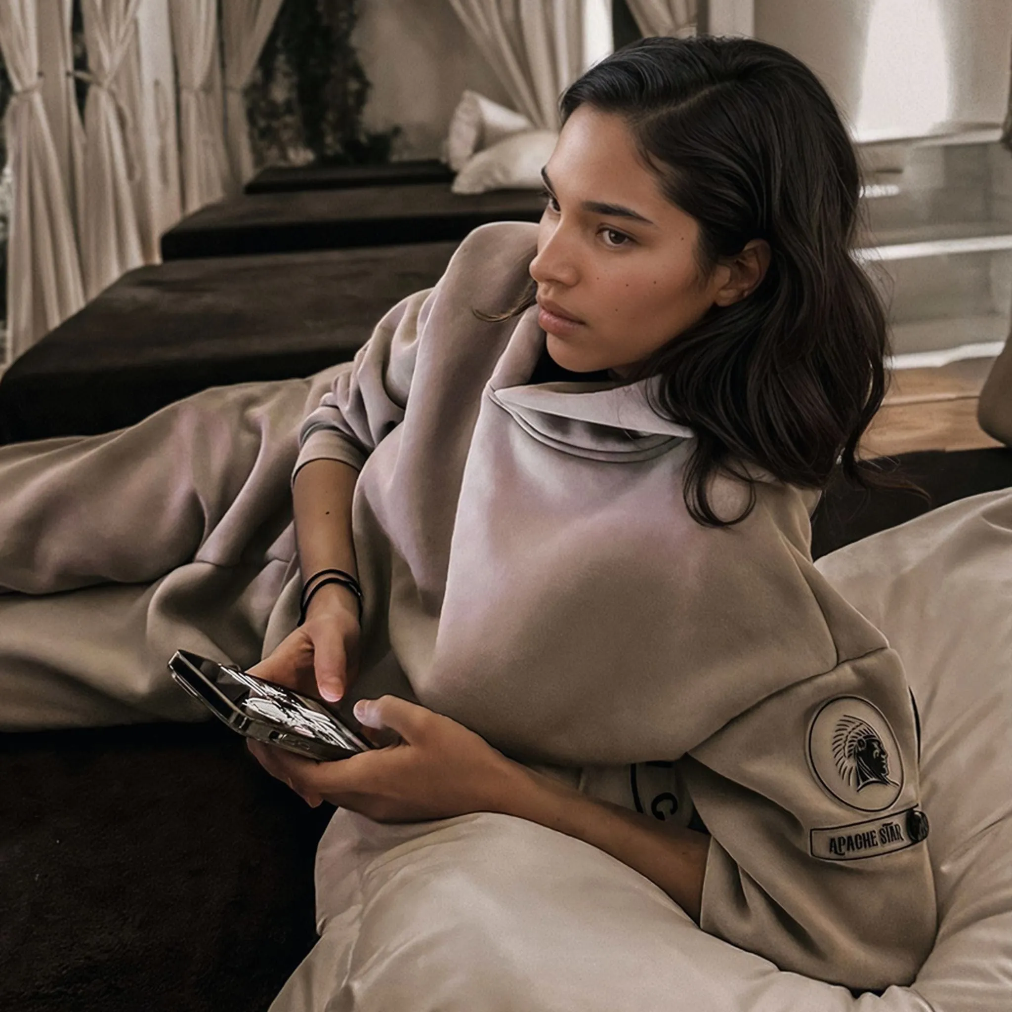 ICONIC HOODIE "DUBAI"
