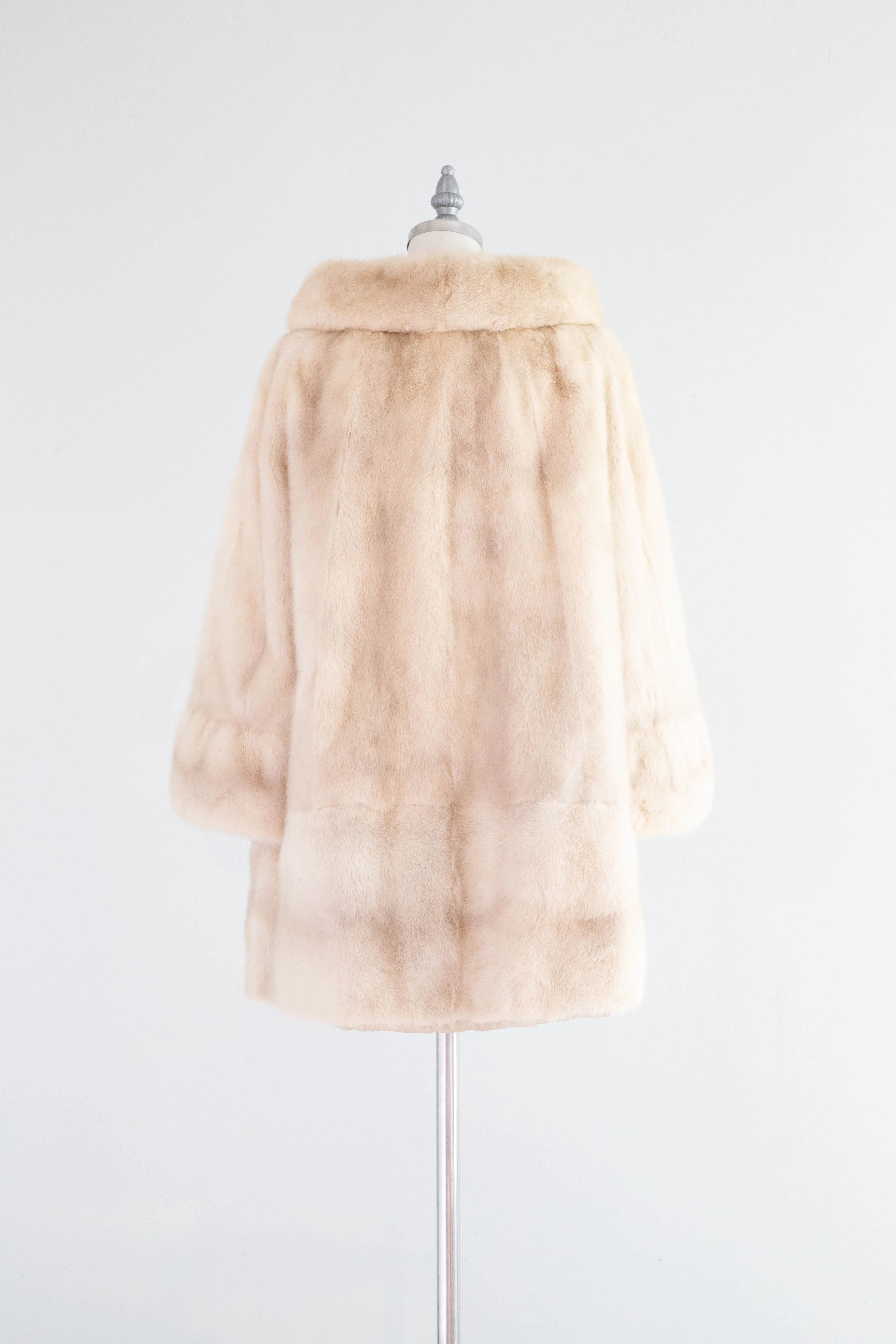 Luxurious 1960's Vintage Pearl Mink Coat / Medium