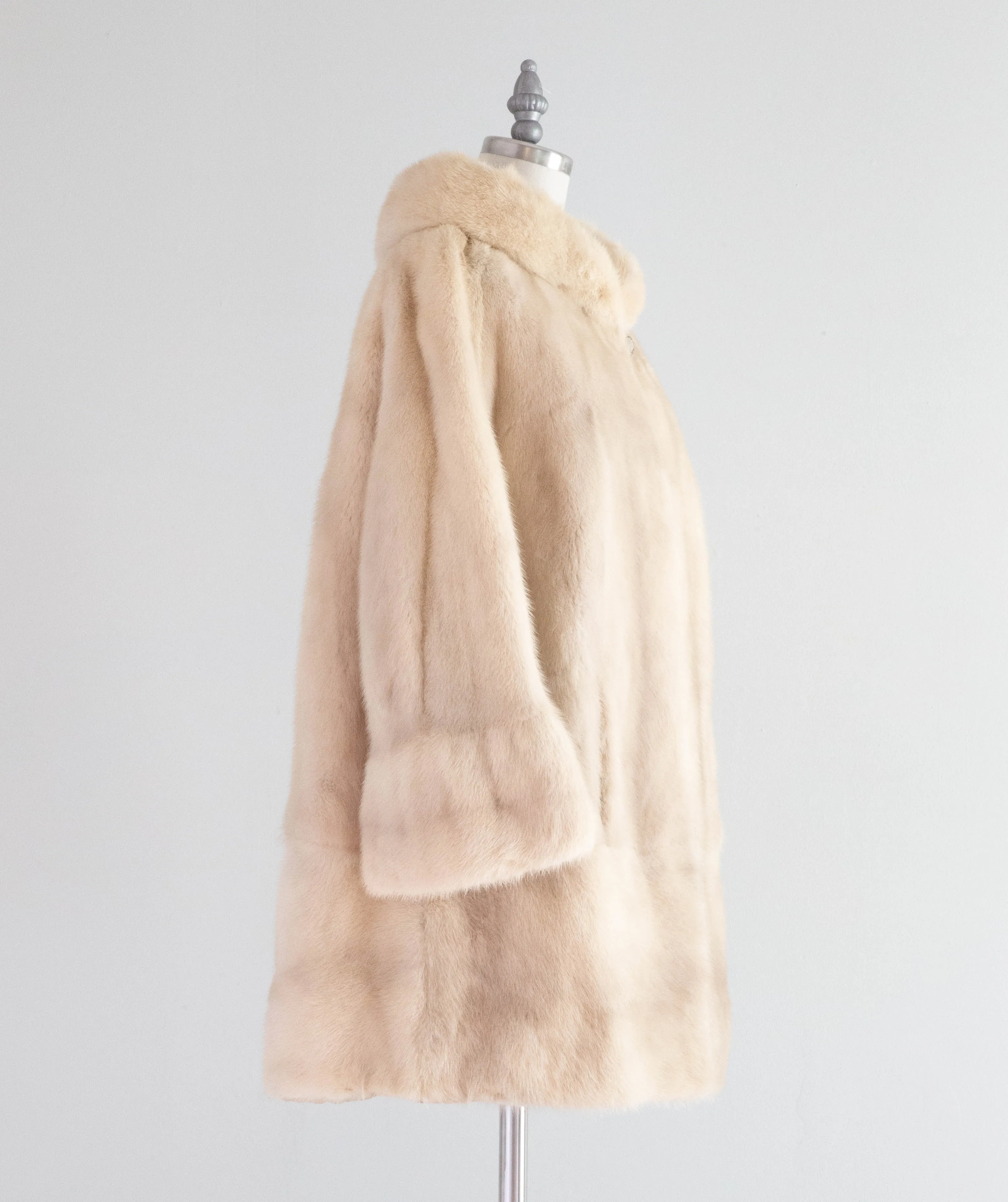 Luxurious 1960's Vintage Pearl Mink Coat / Medium