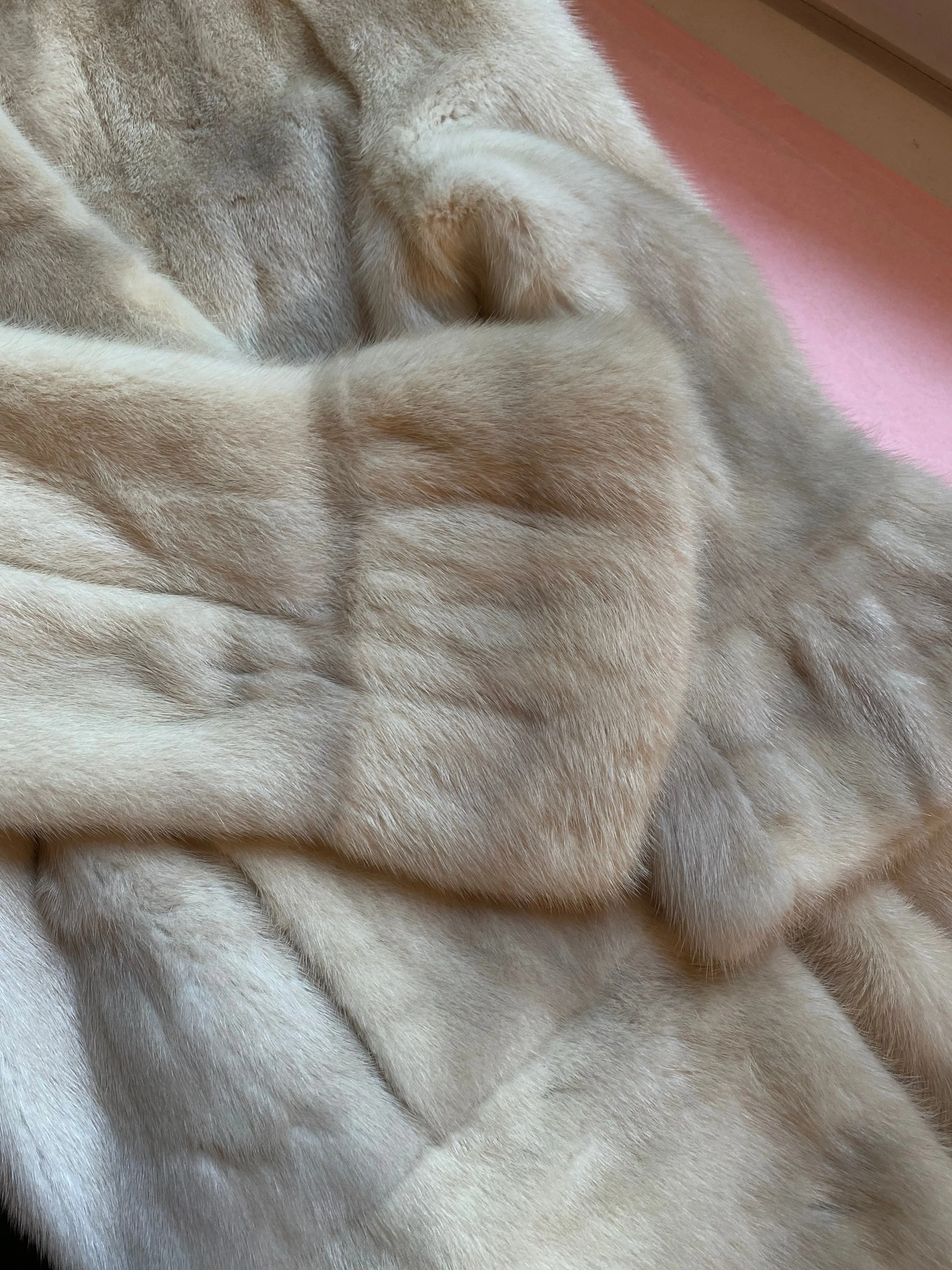 Luxurious 1960's Vintage Pearl Mink Coat / Medium
