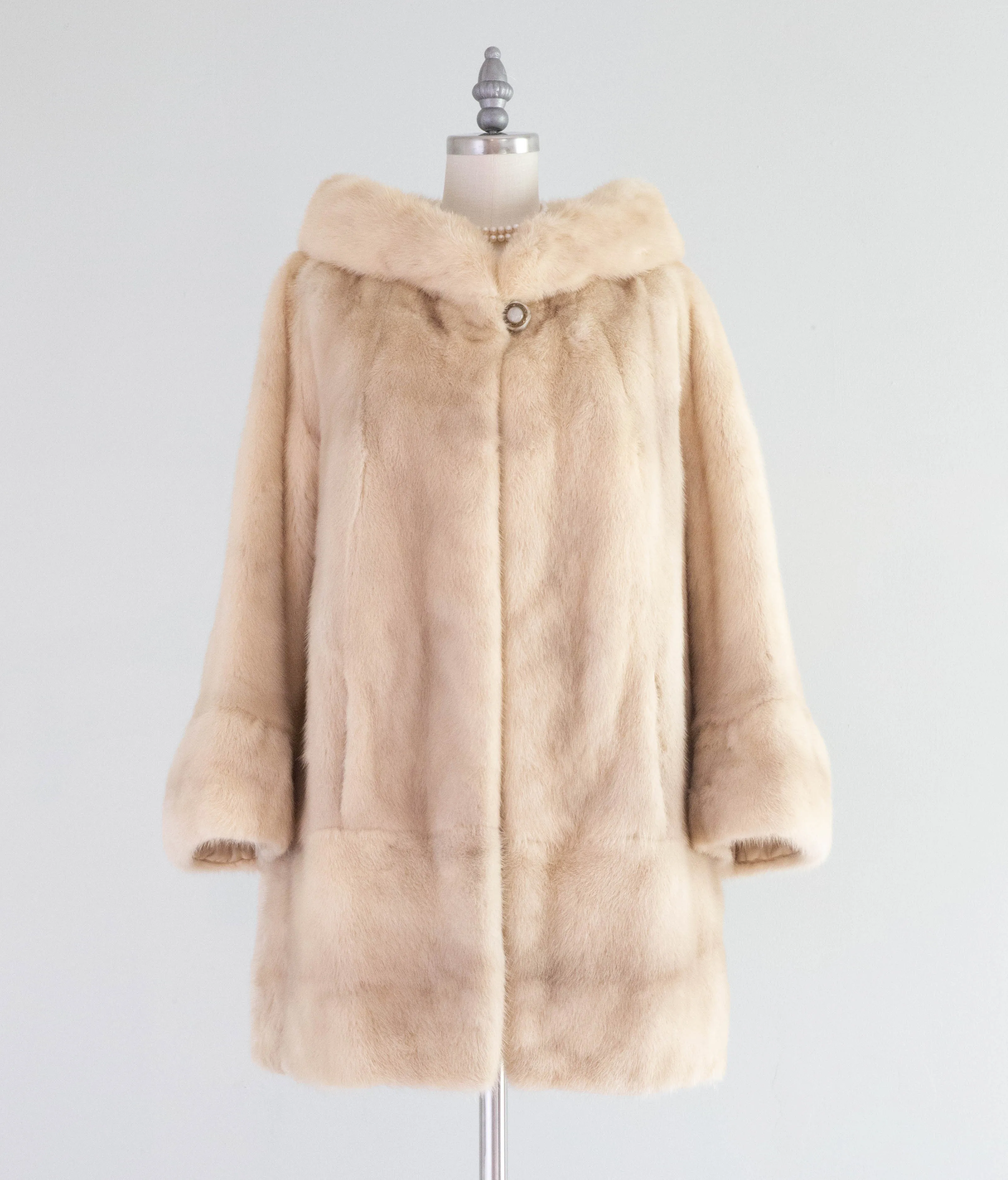 Luxurious 1960's Vintage Pearl Mink Coat / Medium