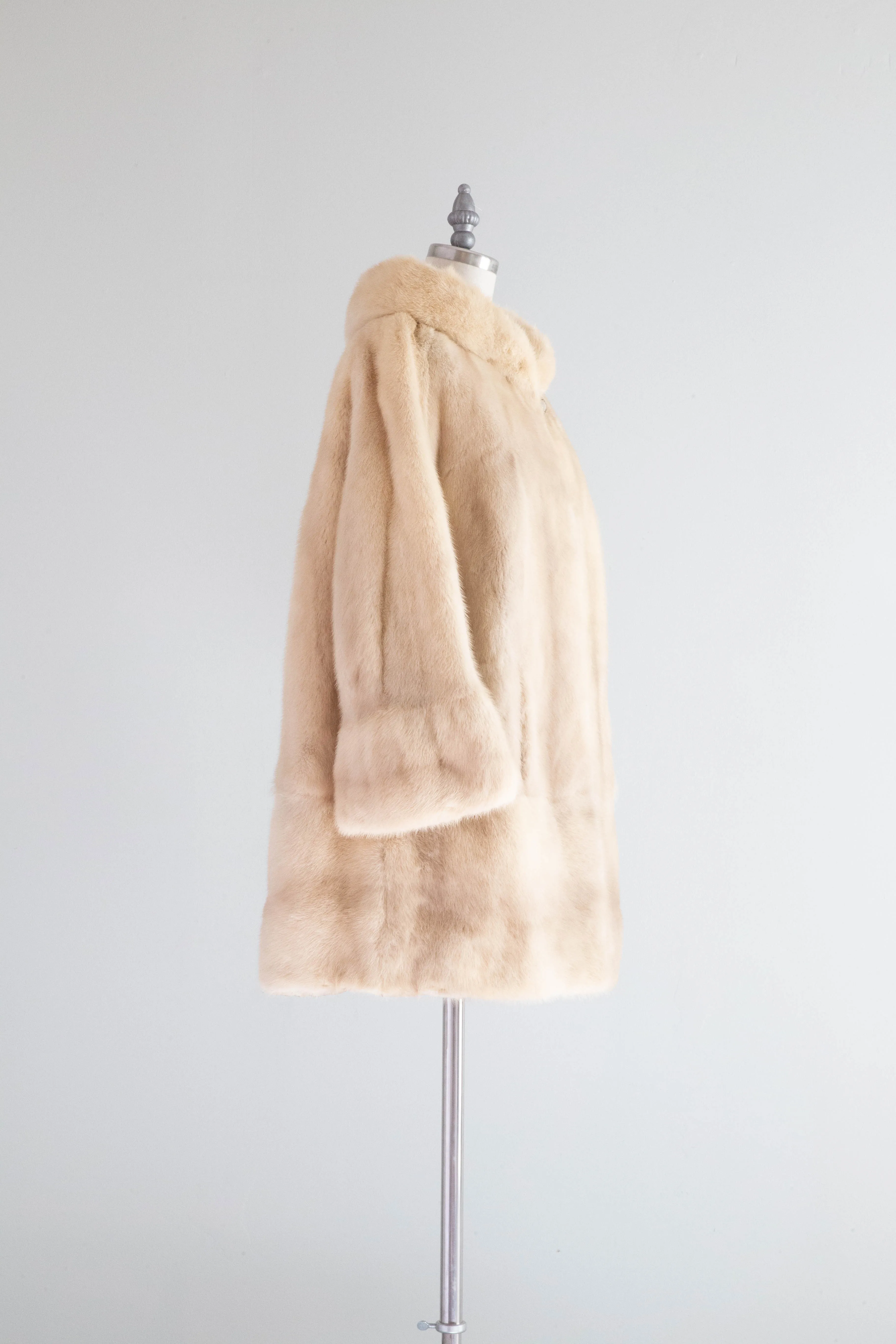 Luxurious 1960's Vintage Pearl Mink Coat / Medium