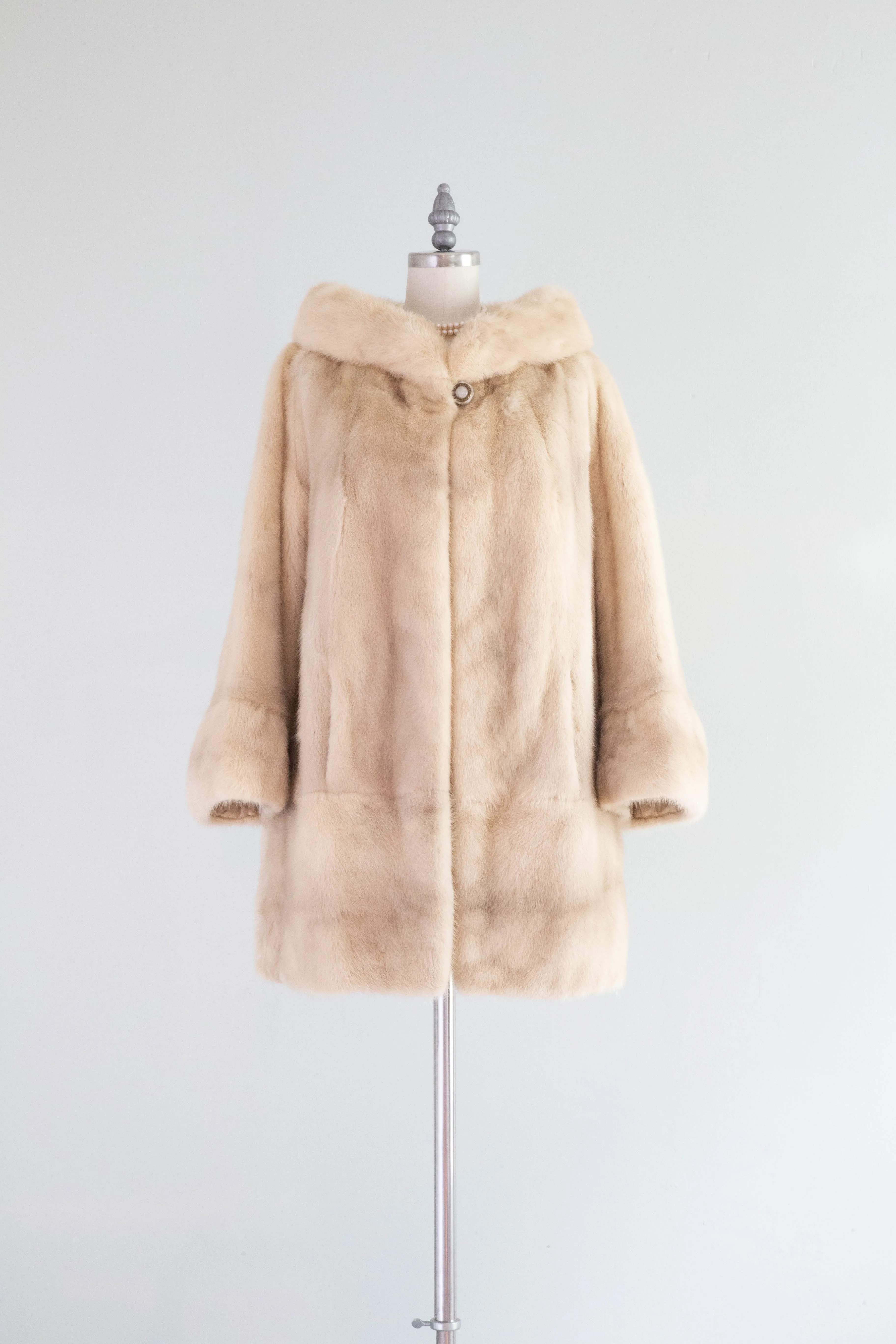 Luxurious 1960's Vintage Pearl Mink Coat / Medium